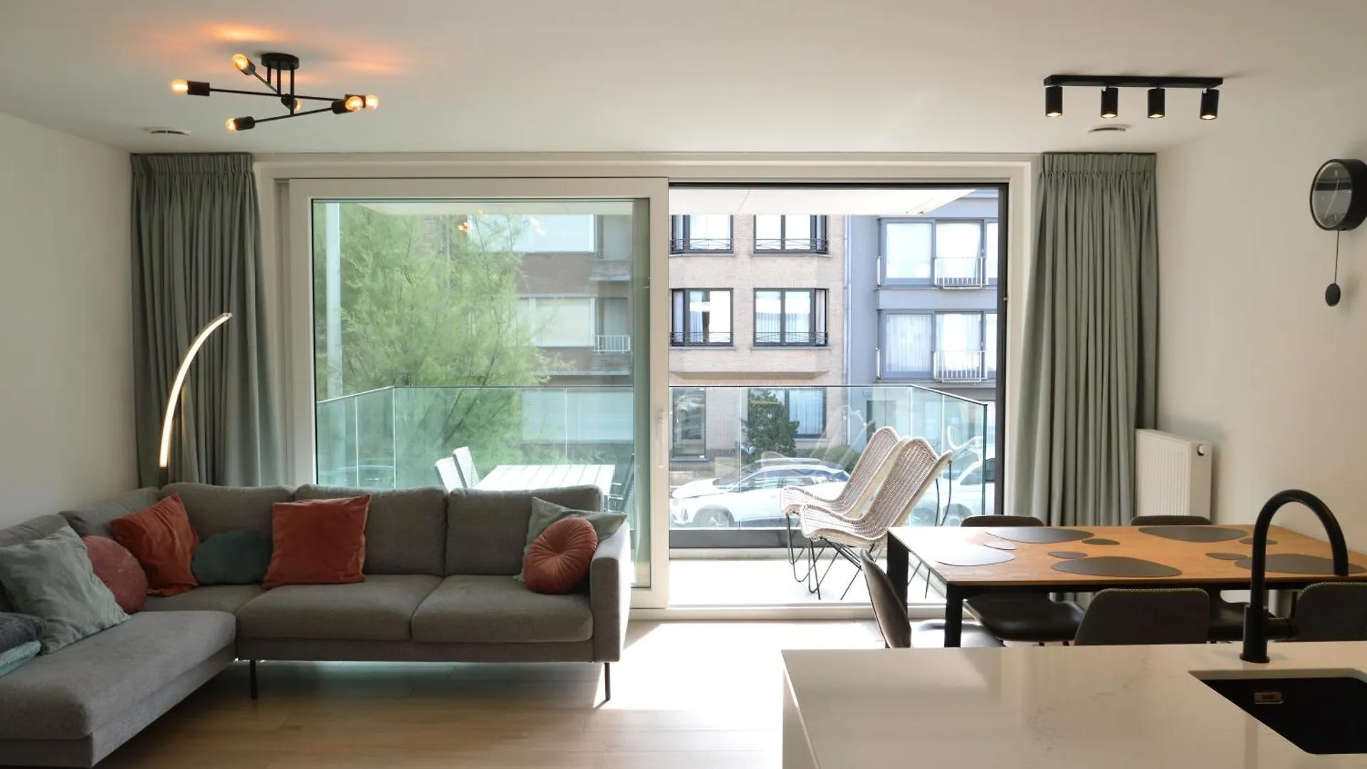 Allure Modern & Zonnig Appartement Met Balkon Middelkerke