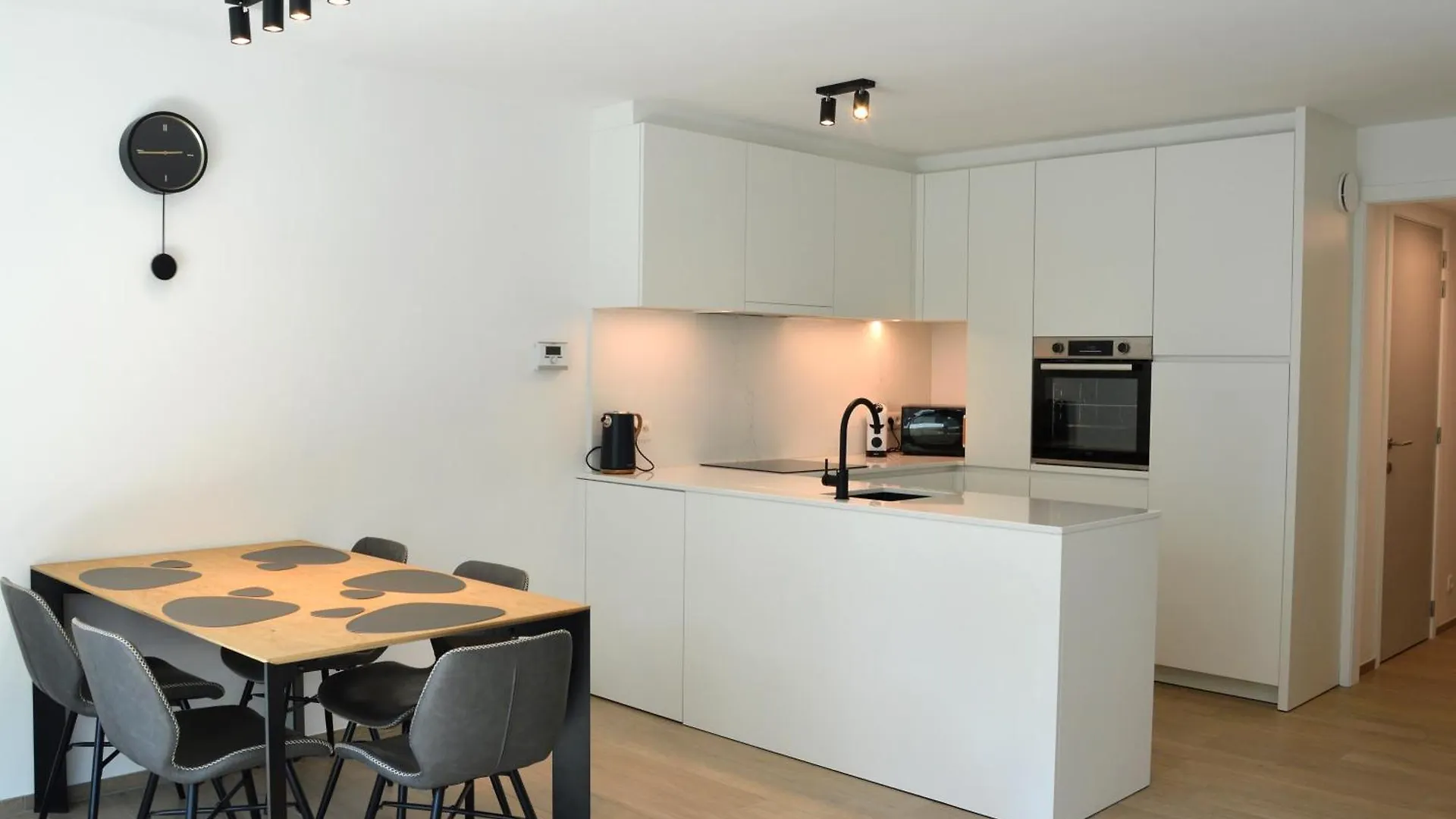 Allure Modern & Zonnig Appartement Met Balkon Middelkerke Apartment